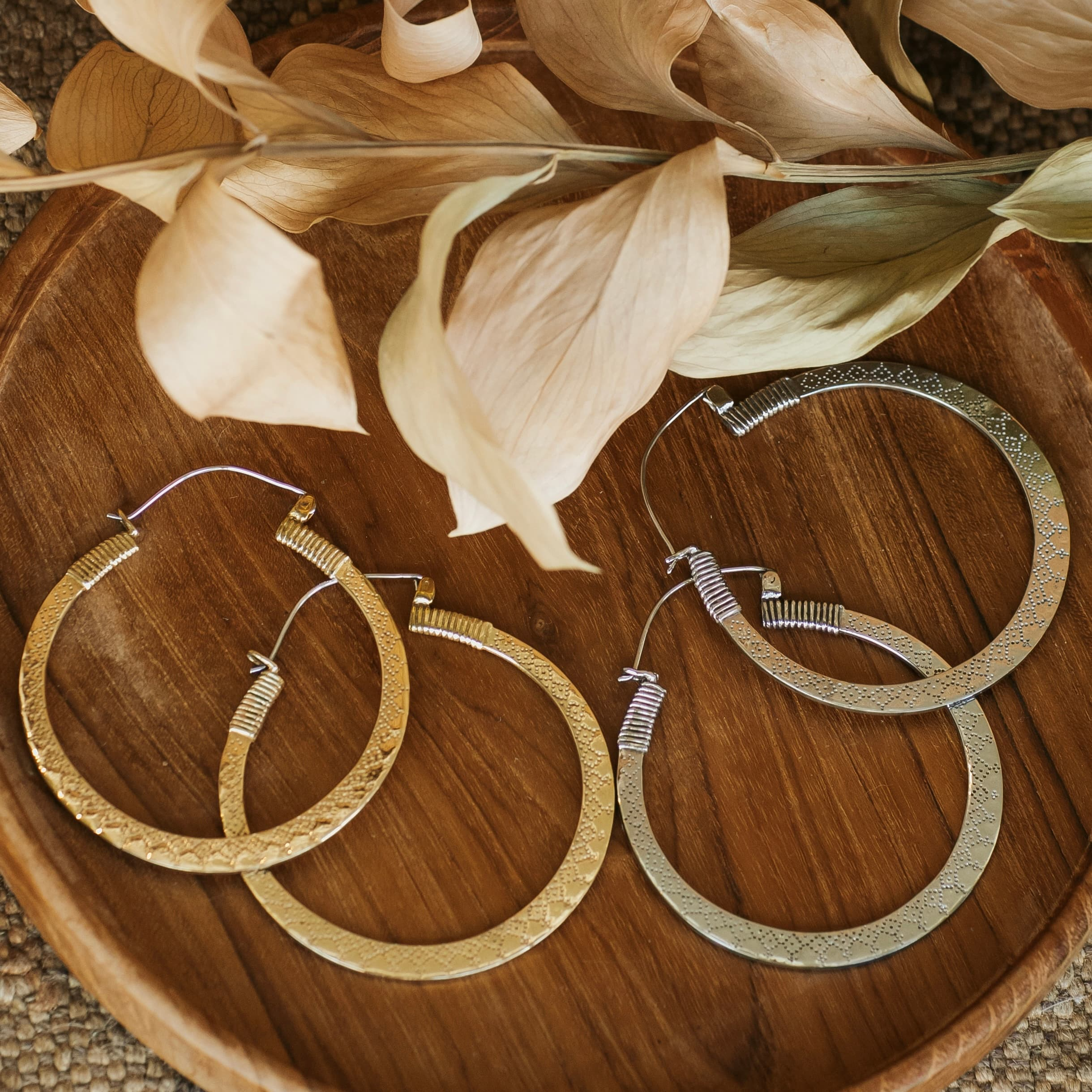 1043-a25bcf8a-76da-48ca-b3b5-05c813055ea2.jpg Shivani earrings - Image 1
